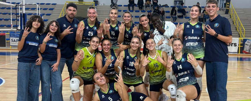 La squadra di Serie B2 festeggia a fine partita